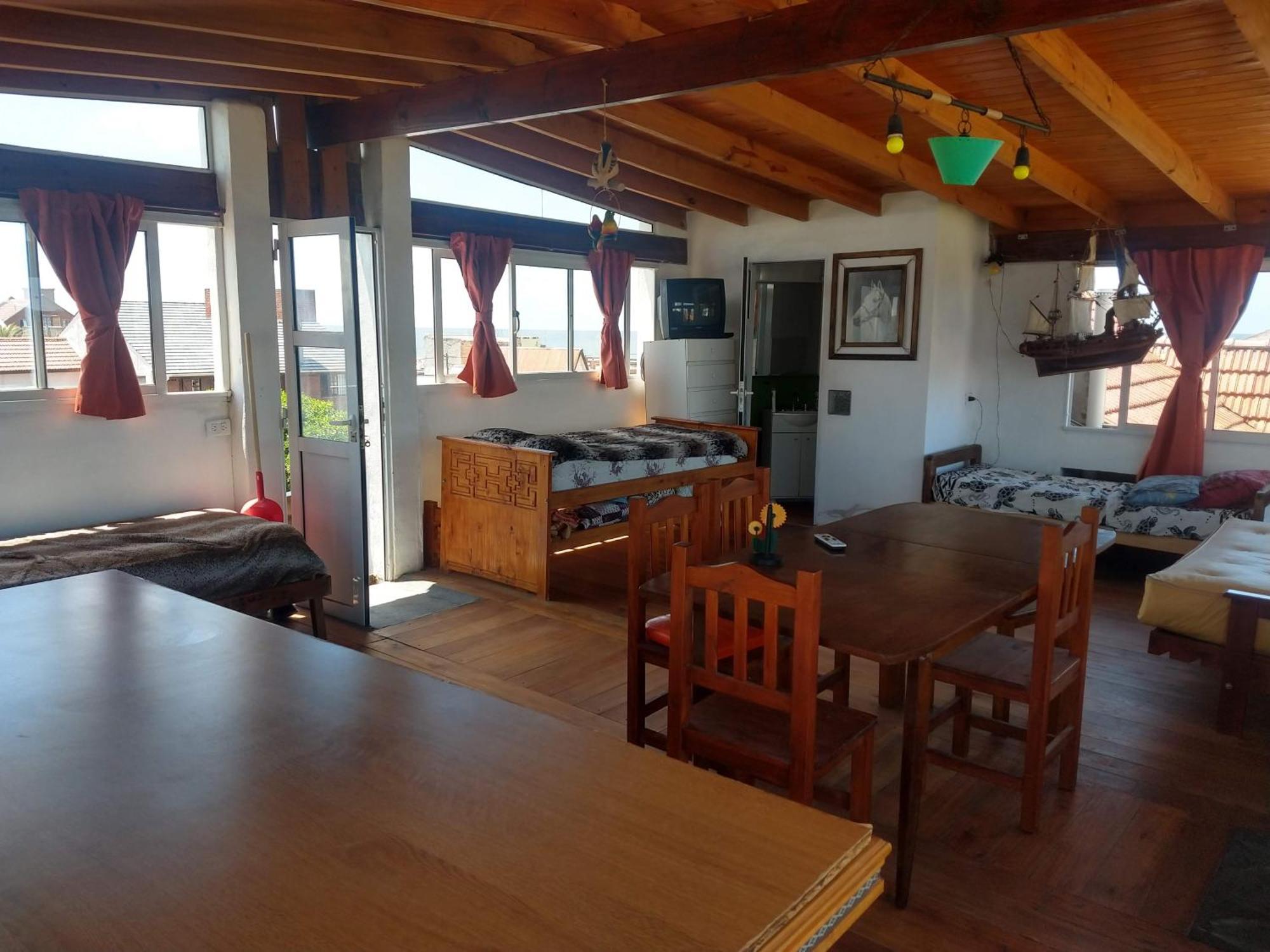 Piolon-piolon Apartment